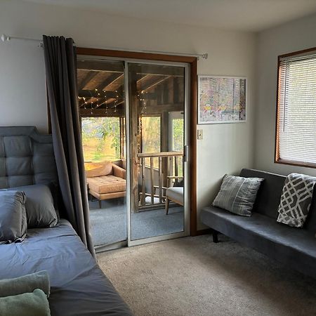 Ambiance - King Bed Cabin, Jetted-Tub & Fireplace Tobyhanna エクステリア 写真