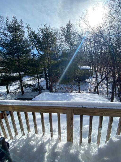 Ambiance - King Bed Cabin, Jetted-Tub & Fireplace Tobyhanna エクステリア 写真