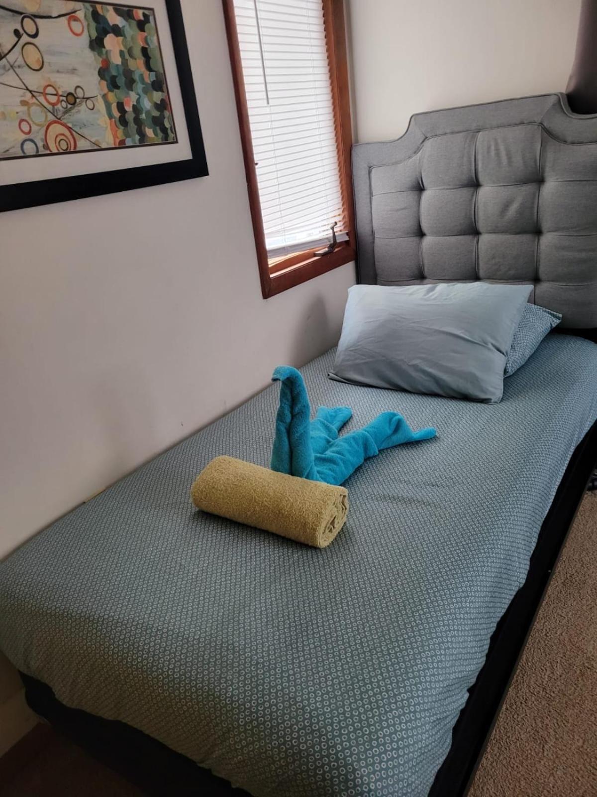 Ambiance - King Bed Cabin, Jetted-Tub & Fireplace Tobyhanna エクステリア 写真