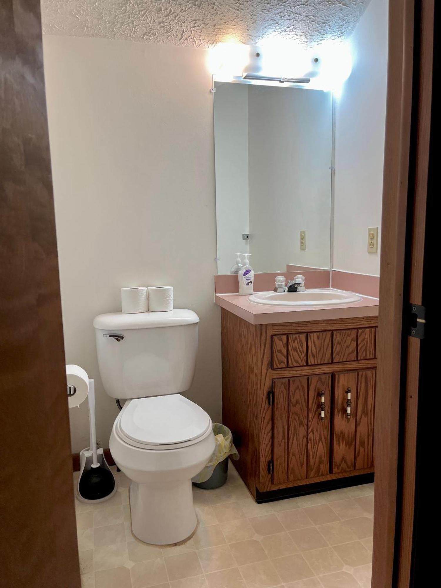 Ambiance - King Bed Cabin, Jetted-Tub & Fireplace Tobyhanna エクステリア 写真