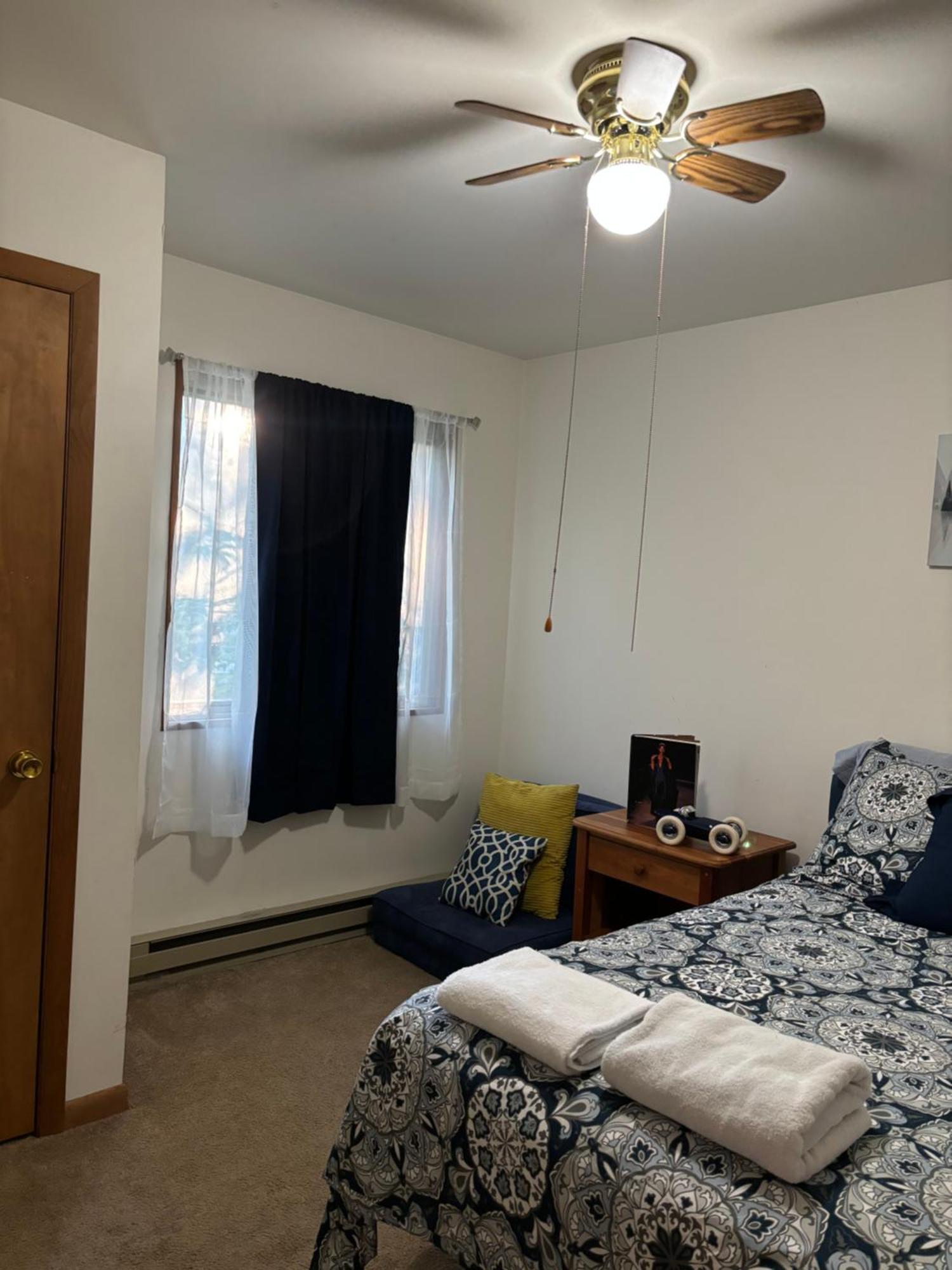 Ambiance - King Bed Cabin, Jetted-Tub & Fireplace Tobyhanna エクステリア 写真