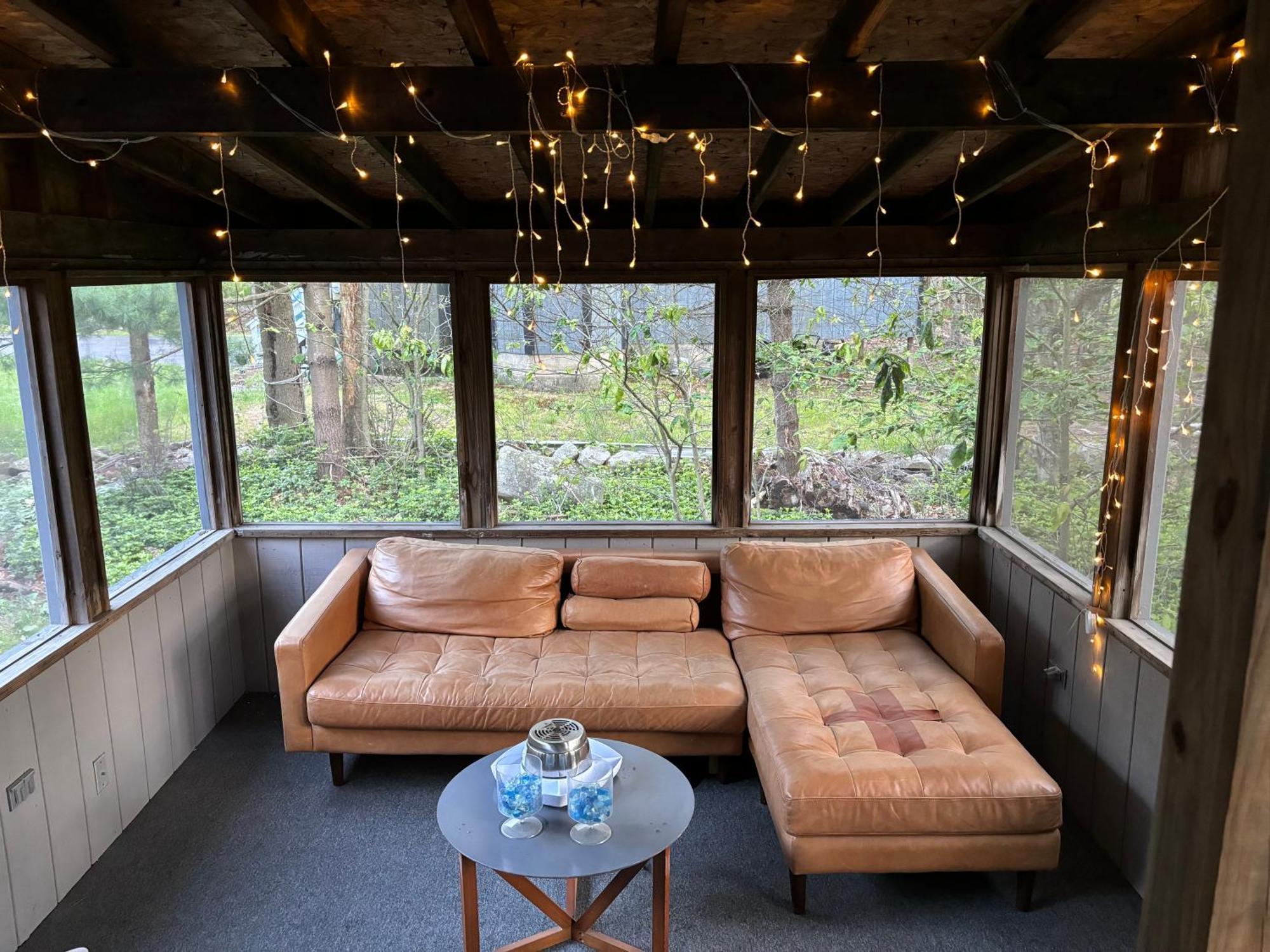 Ambiance - King Bed Cabin, Jetted-Tub & Fireplace Tobyhanna エクステリア 写真