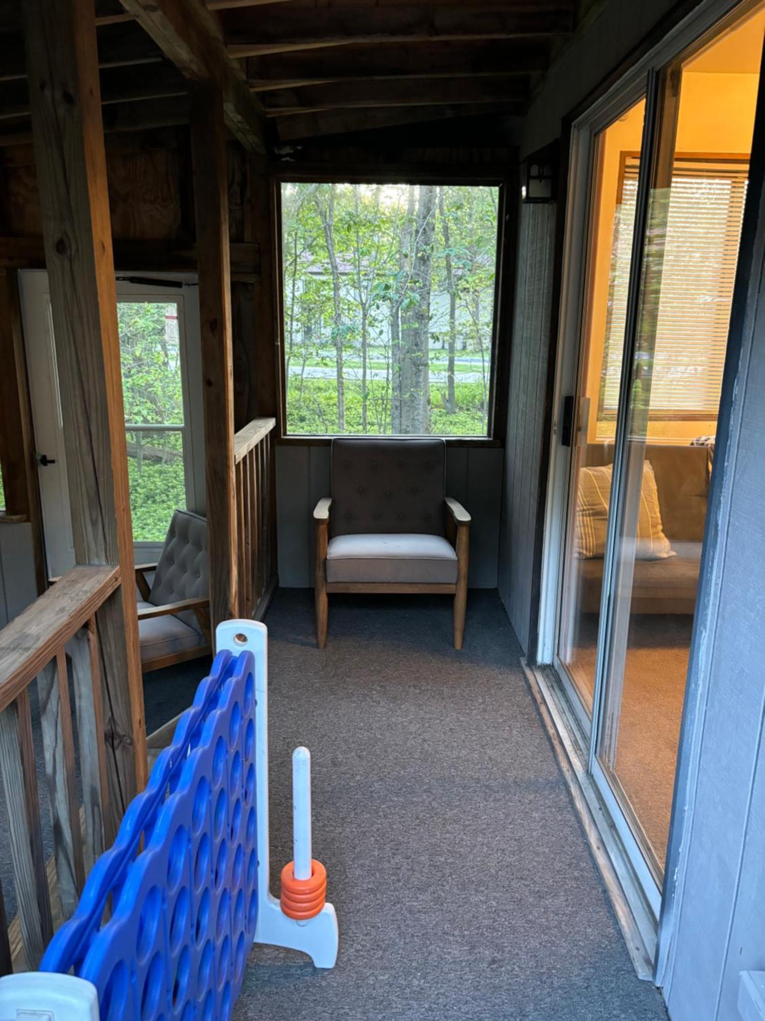 Ambiance - King Bed Cabin, Jetted-Tub & Fireplace Tobyhanna エクステリア 写真