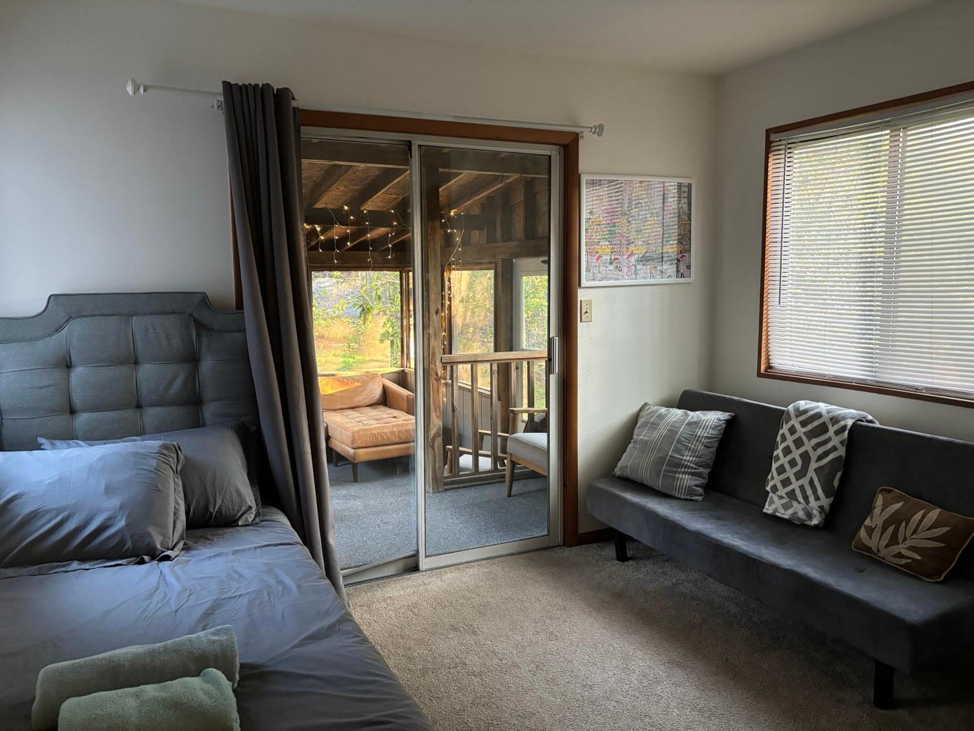 Ambiance - King Bed Cabin, Jetted-Tub & Fireplace Tobyhanna エクステリア 写真